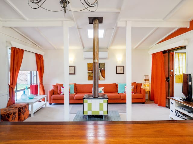 Summersalt - 2 min walk to beach - pet friendly