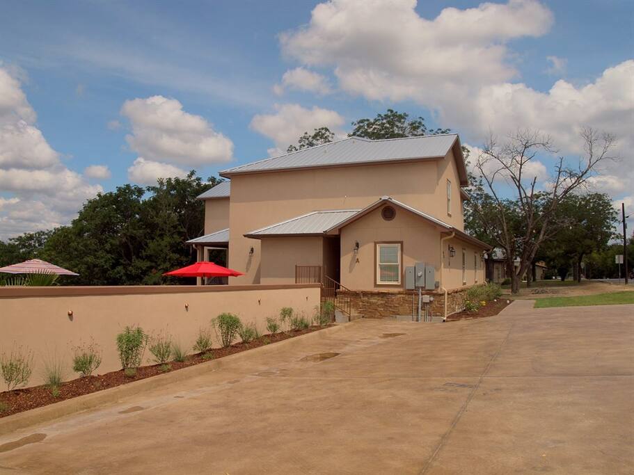 Hinman Haus is a spacious duplex with each side being a 4 bedroom unit. There is plenty of paved spaces inside the private parking area!