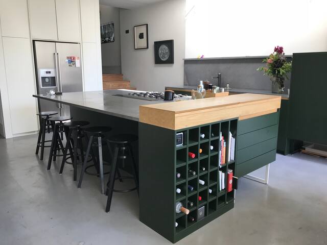 LUX VIC HOUSE garden & cine 230 gallery image 3