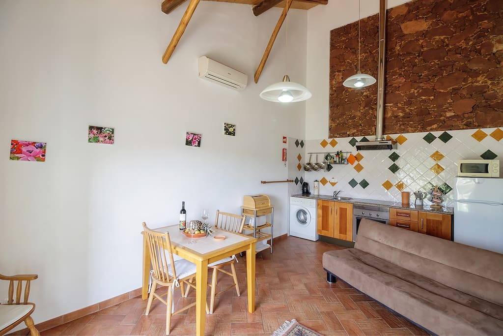 Fully equipped kitchen with washing machine.