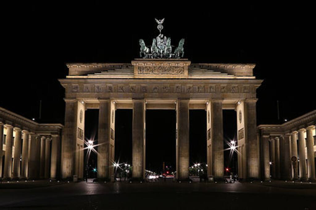 Brandenburger Gate (20 min by train)