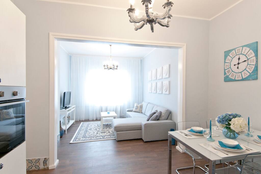 Great open entry from the dining area.