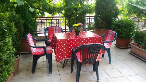 Top Old Town 3 Bedroom Flat with Garage & Terrace