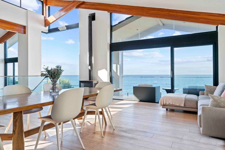 Oceanfront Luxury Property w panoramic ocean views gallery image 3