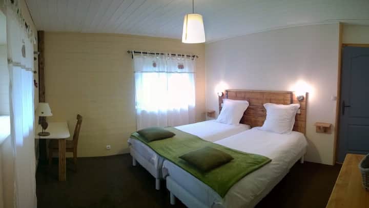 带180张床的卧室或2张90人的2张床