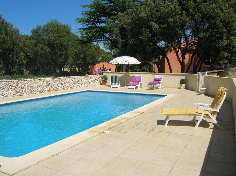 La piscine au sel 10x5, pour bronzer en écoutant les cigales