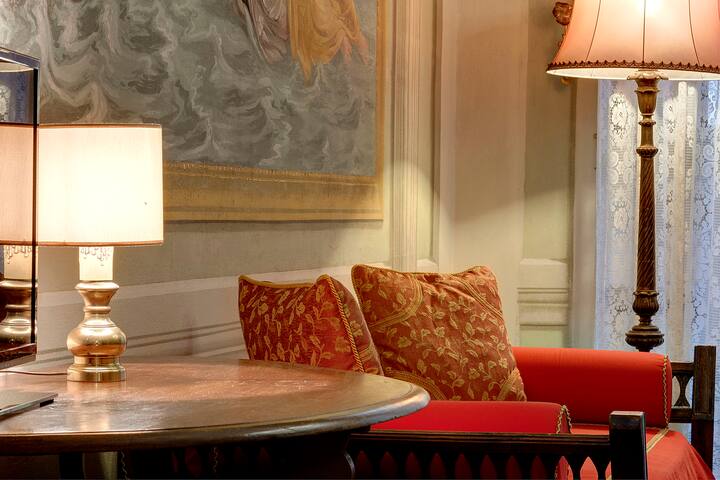 GREAT APARTMENT IN THE HEART OF FLORENCE gallery image 3