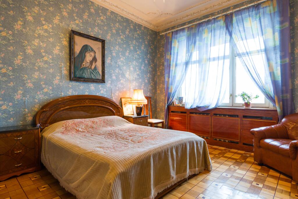 Light, huge and cosy room! Светлая и просторная комната