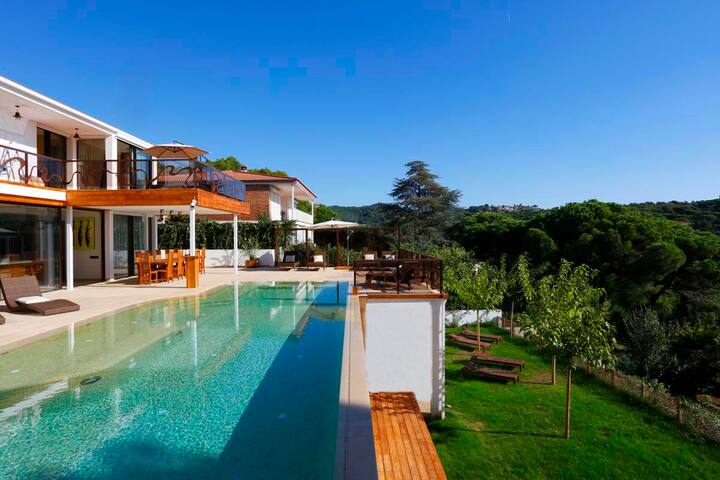 Villa Tuzko , sea view Vila with pool and cinema gallery image 3