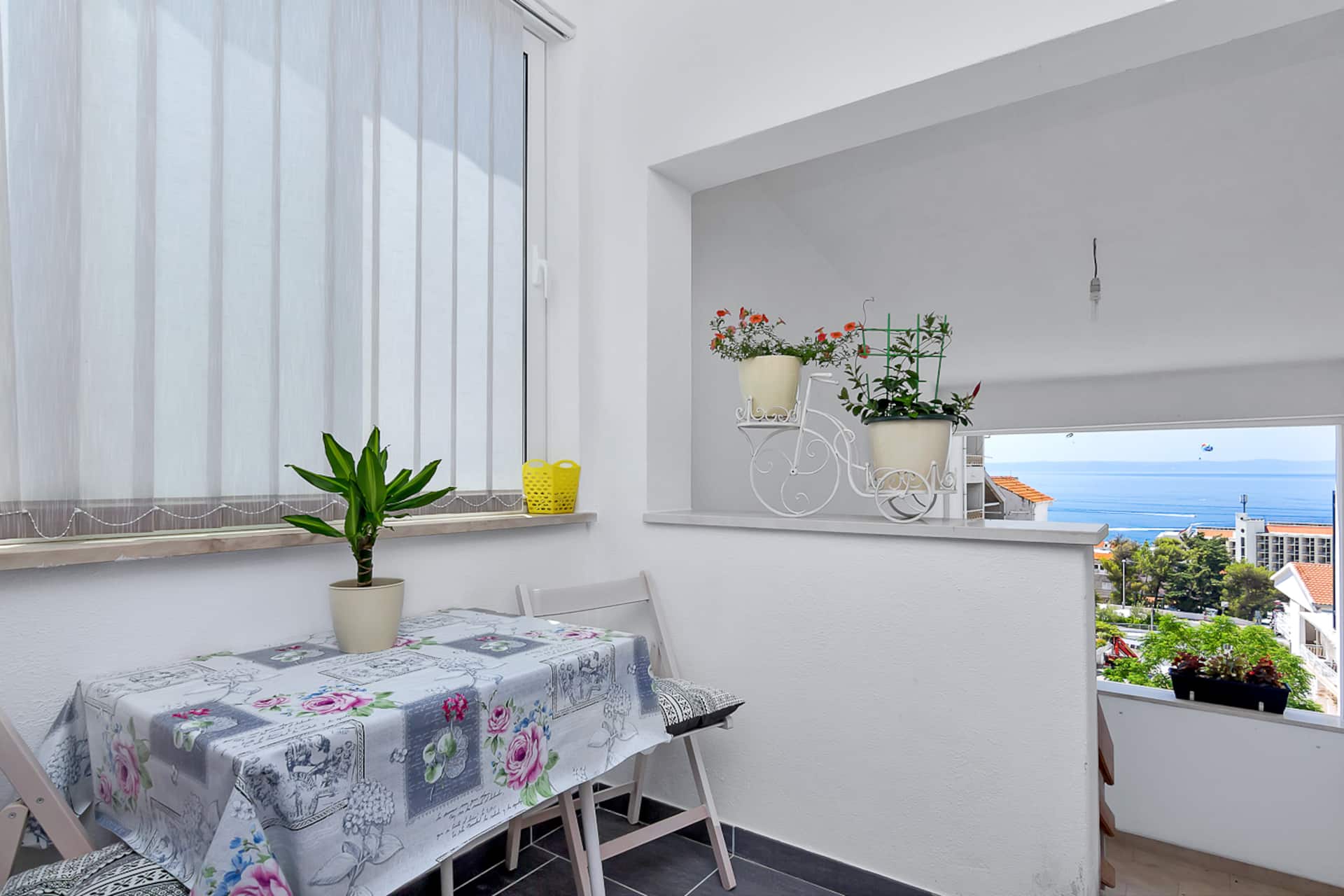 Sea view apartment near the beach!
