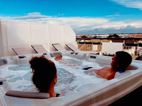 ApT3 with Jacuzzi and terrace on the beach