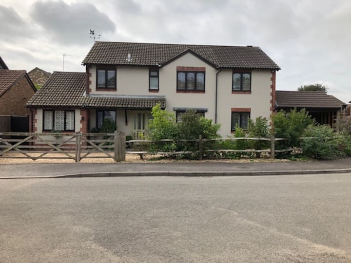 'Barncroft' within 2 miles of the Goodwood estate Houses for Rent in