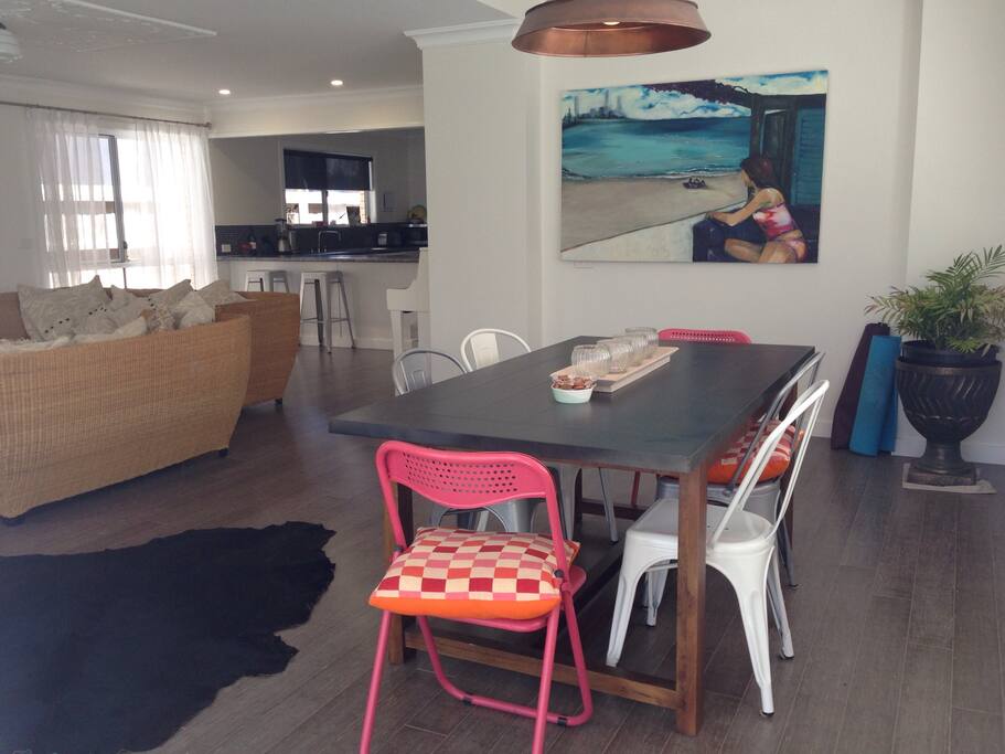 Open up the bifold doors and let the morning sun pour in to the dining table. 8 seater (or squeeze in 10!)