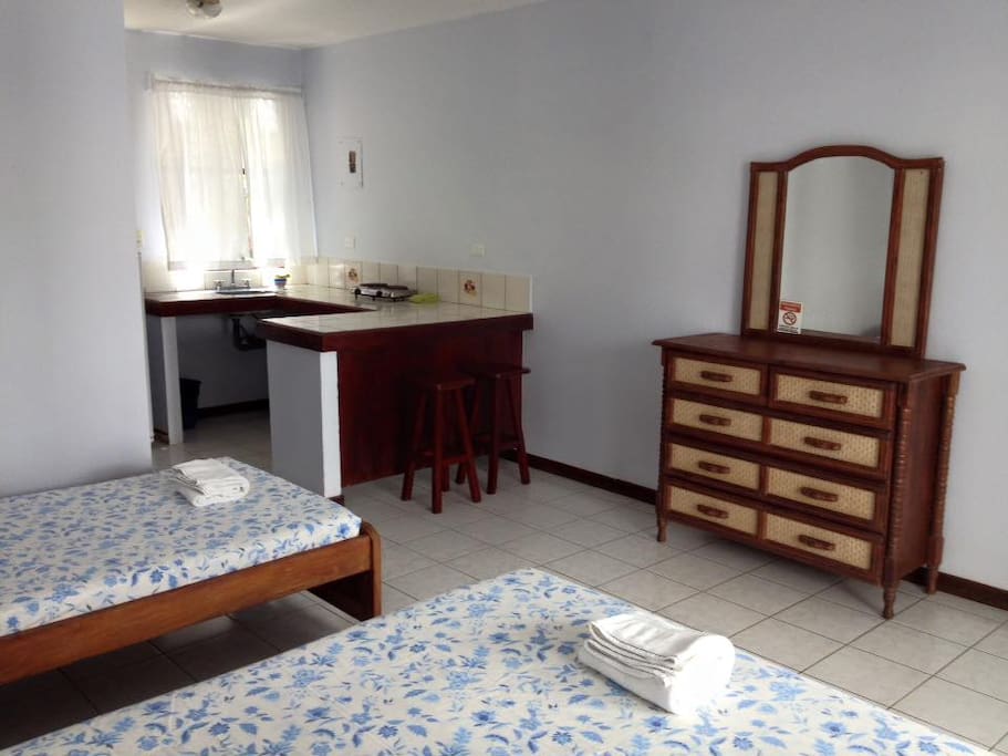 Room with kitchenette close to the beach!