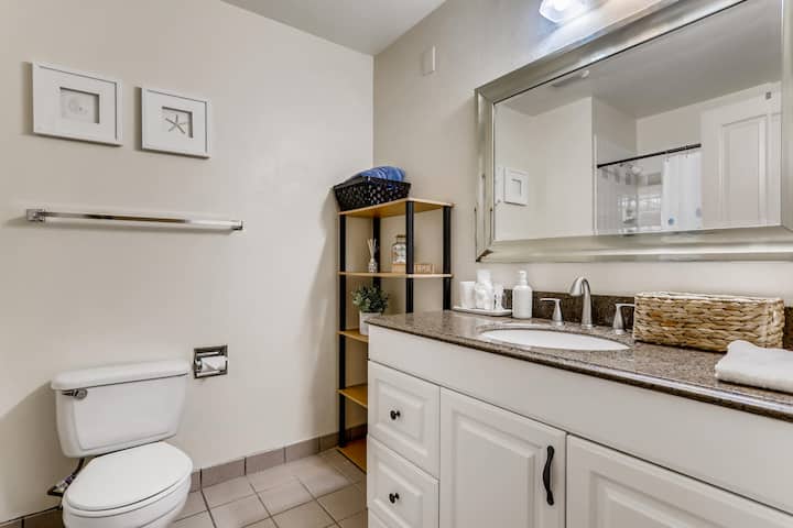 Classic Studio Apt. | Dtc | Furnished, Pool & Gym - Aurora, CO