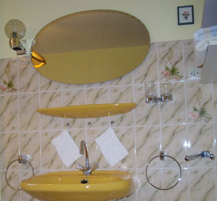 Waschbecken im Zimmer
