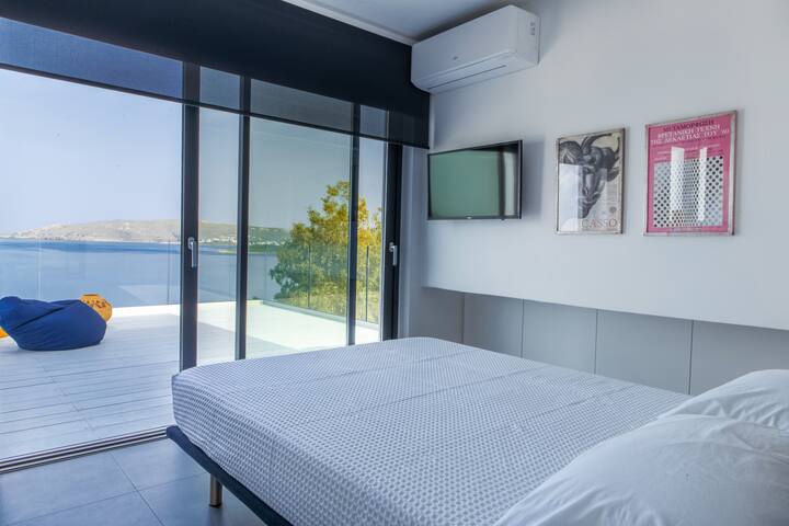 Blue Frames Summer House-Floating over the Aegean gallery image 4