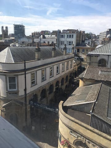6 bed flat (18 people), city, Stag/Hen welcome gallery image 5