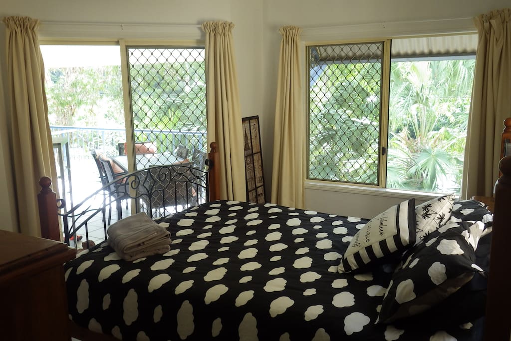Queen room with en-suite