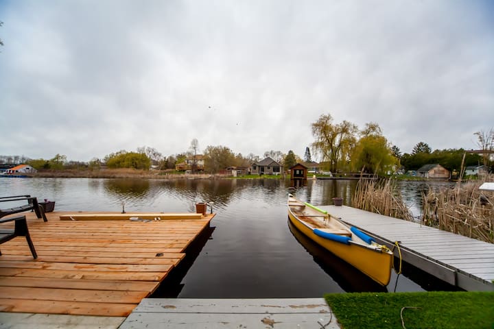 Waterfront Year Around Simcoe Cottage