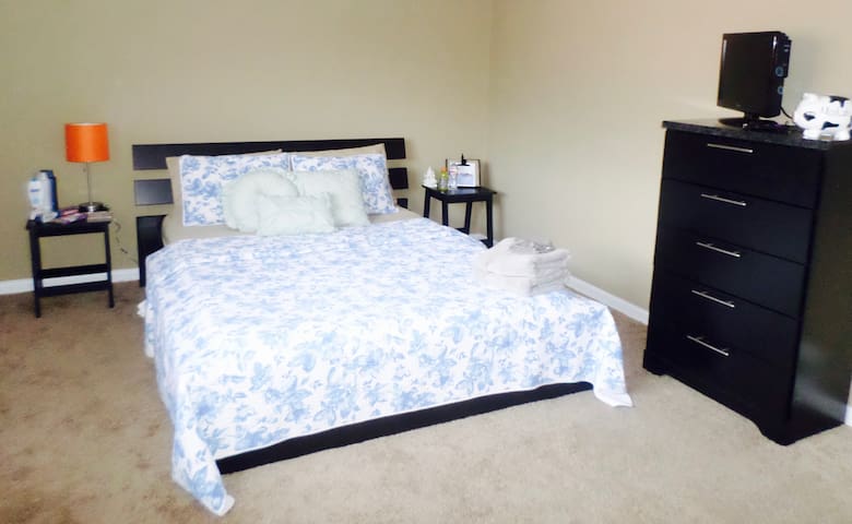 Private Room in Midtown 7min from Downtown