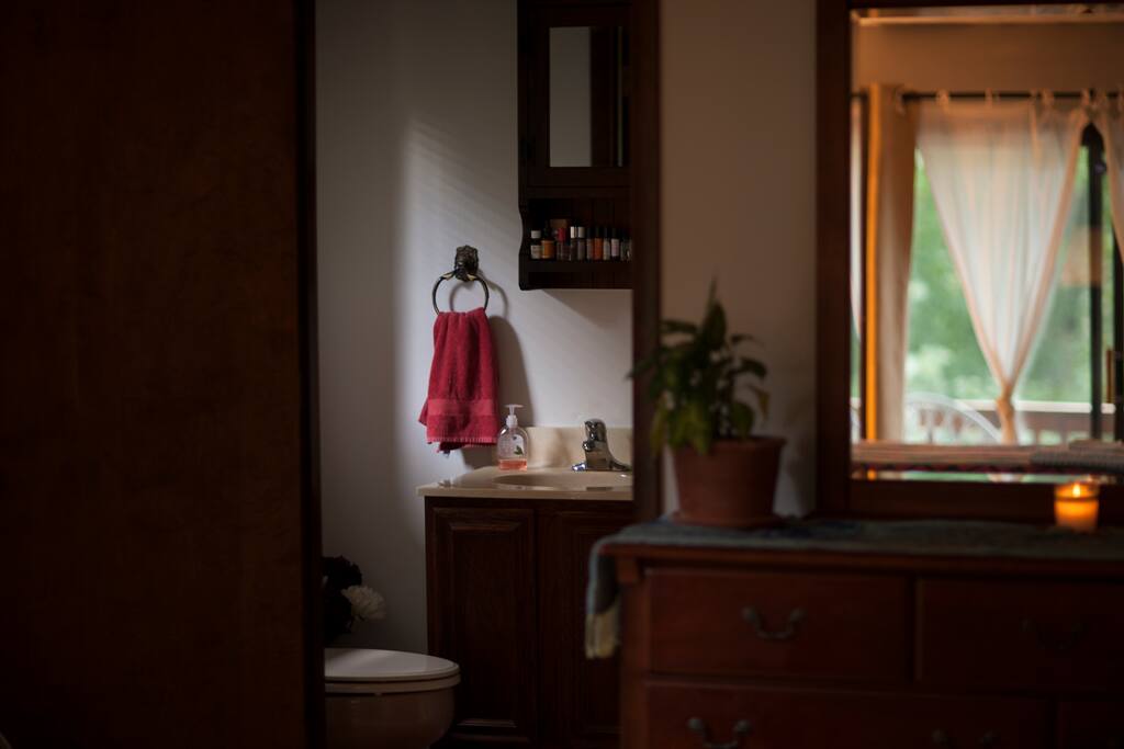 Bathroom & Dresser with large mirror