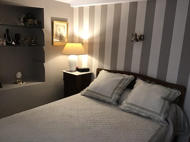 ห้องพักชั้นสอง 2 คน 