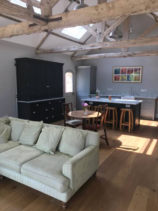 Beautiful brand new barn conversion with wooden flooring, bespoke kitchen, Aga, wine fridges, Apple TV , WiFi, ensuite bedrooms