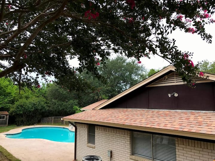 Beautiful House With Swimming Pool - Fort Worth, TX