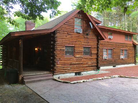 Adirondack Spacious Log Home on the Hudson River