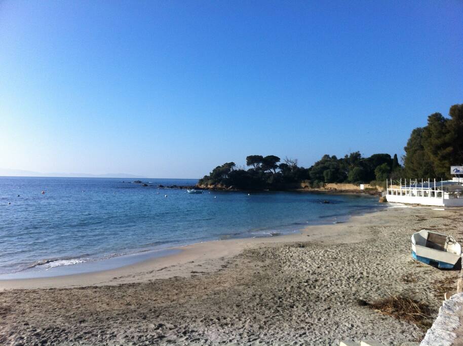 Plage Marinella (2 min à pieds)