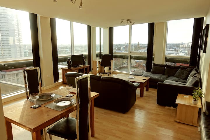 Birmingham City Centre Glass-wall Corner Penthouse