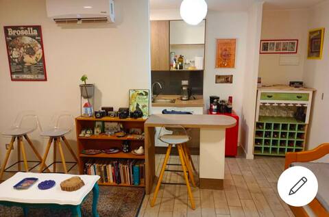 2 bedroom apartment and parking