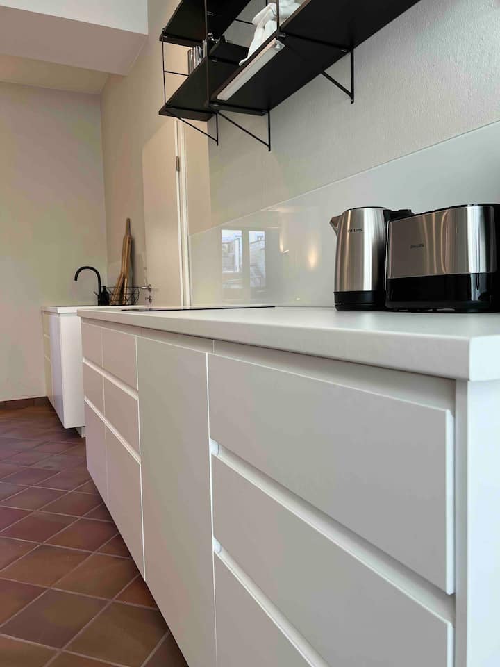 Suite meets Historical Old Town + Free Parking