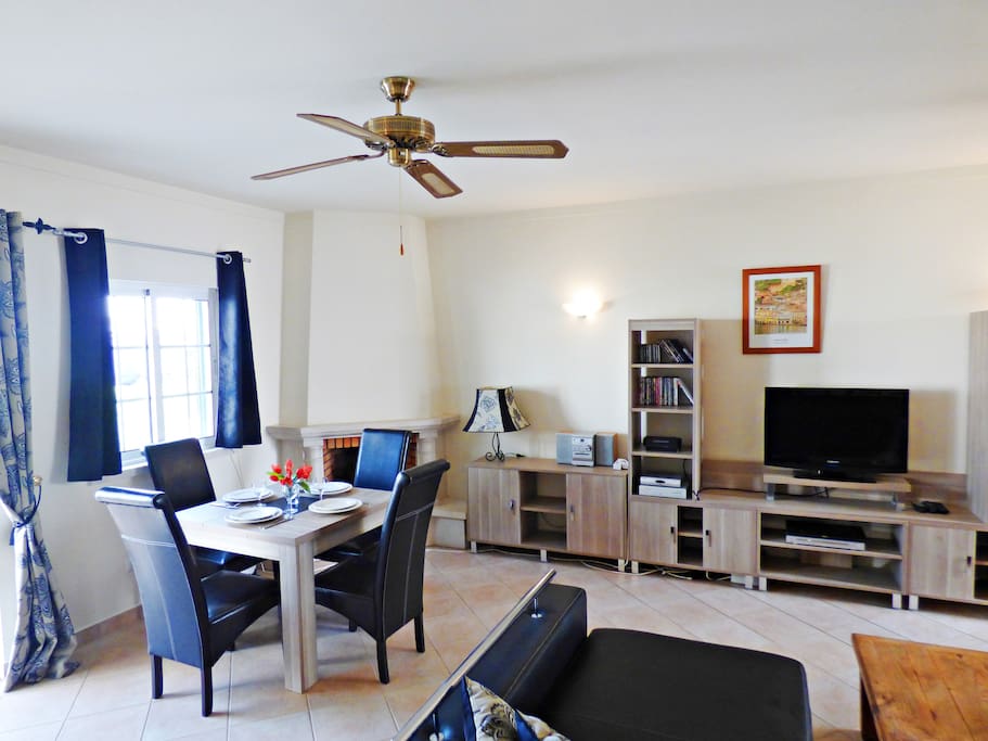 Sunny living/dining room
