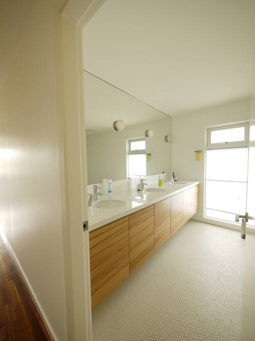 The sink bathroom for larger families.