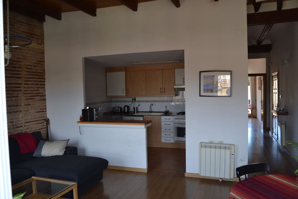 El salon y la cocina
