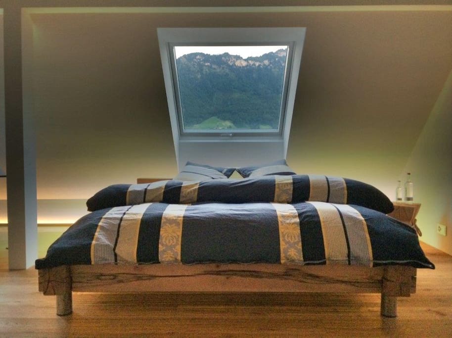 Hochwertiges Bett mit Tempur Matratze