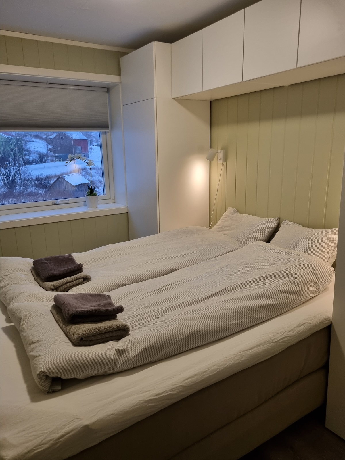 ห้องนอนพร้อมเตียงควีนไซส์ 