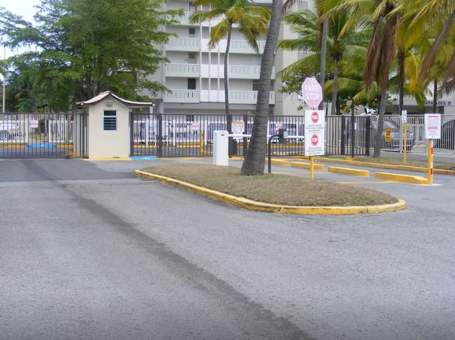 Acceso controlado. / Controlled Access.