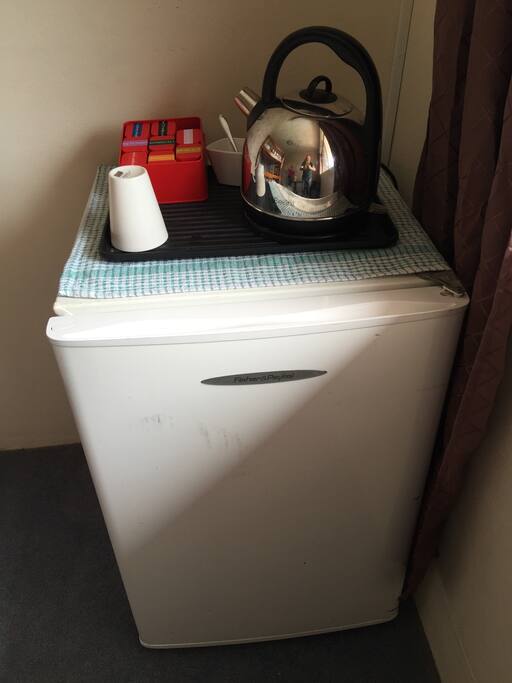 Ahh the ability to make a nice hot drink in the mornings and then have a cold one at any time.