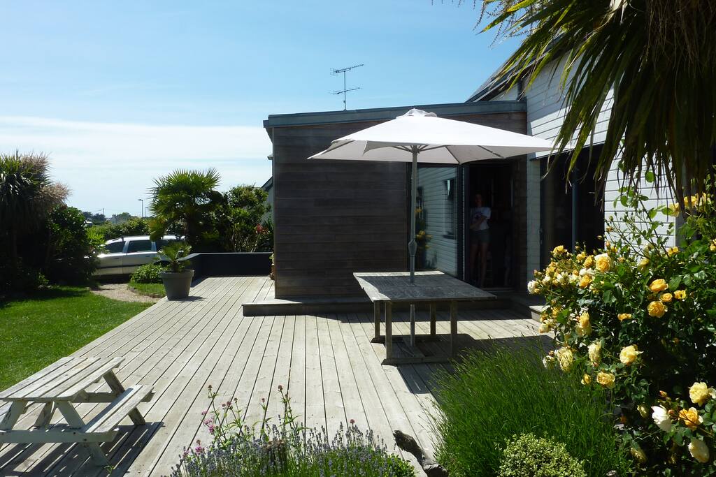 La terrasse bois à l’abri du vent et des regards