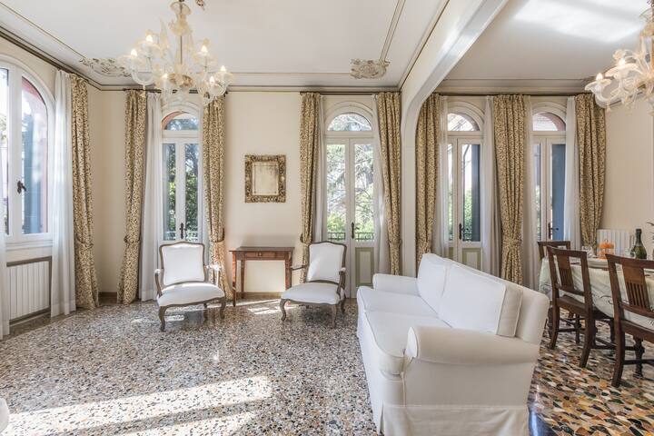 BARBARIA huge TERRACE in Castello! gallery image 5