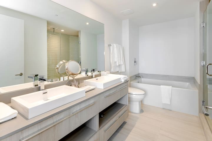 NEW2019 2BR Luxury Condo @HydeHouse OCEANVIEW! gallery image 3