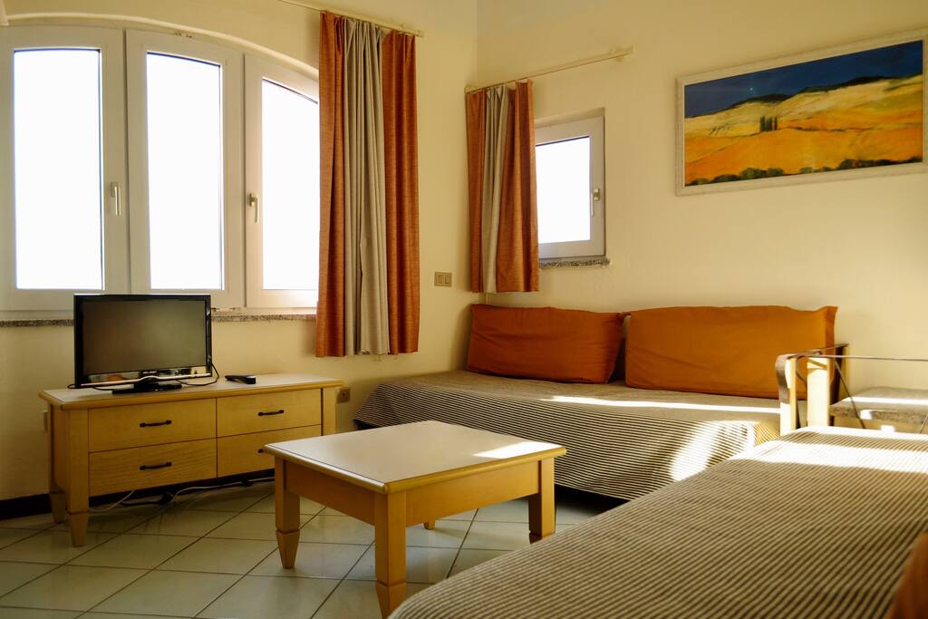Soggiorno con divano letto singolo