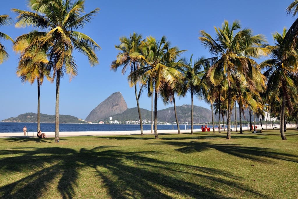 Flamengo Park/Beach, a great leisure area with the postcard view to the Sugar Loaf - 3 min. away / Muito lazer no Parque do Flamengo com linda vista para o Pão de Açúcar à 3 minutos