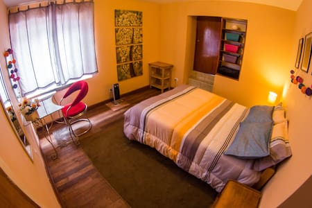 PRIVATE APARTMENT/easy walk to the main square