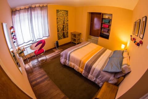 PRIVATE APARTMENT/easy walk to the main square