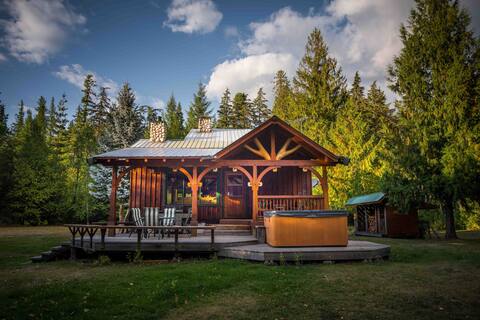 Duncan Lake Escape, private Oasis, rustic luxury!