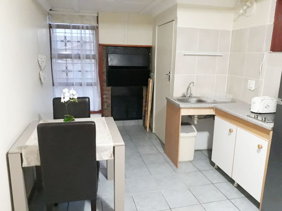 Kitchen, dining, indoor-braai area
